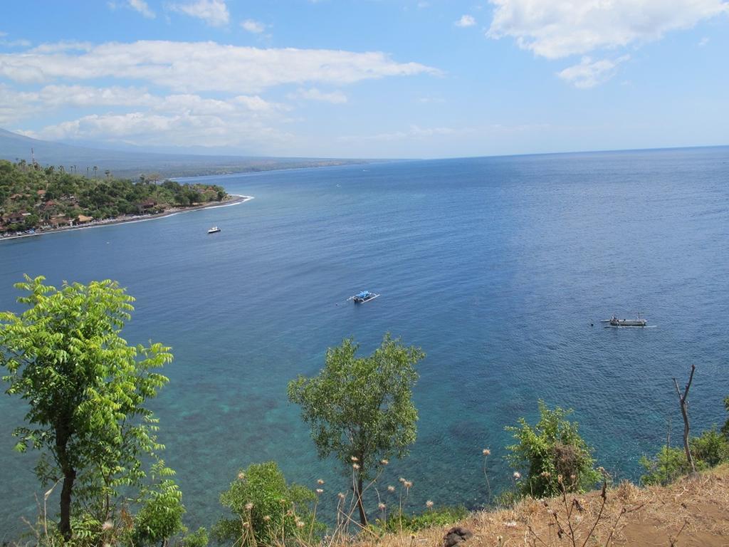 Barong Cafe Bungalow And Restaurant Amed Exterior foto