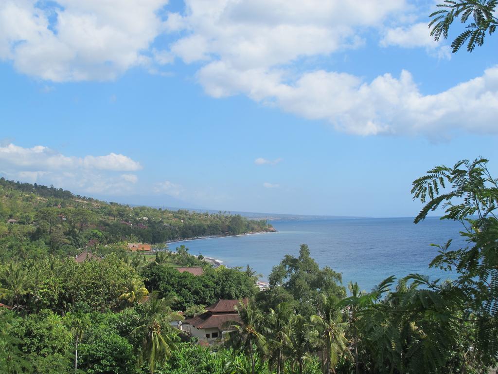 Barong Cafe Bungalow And Restaurant Amed Exterior foto