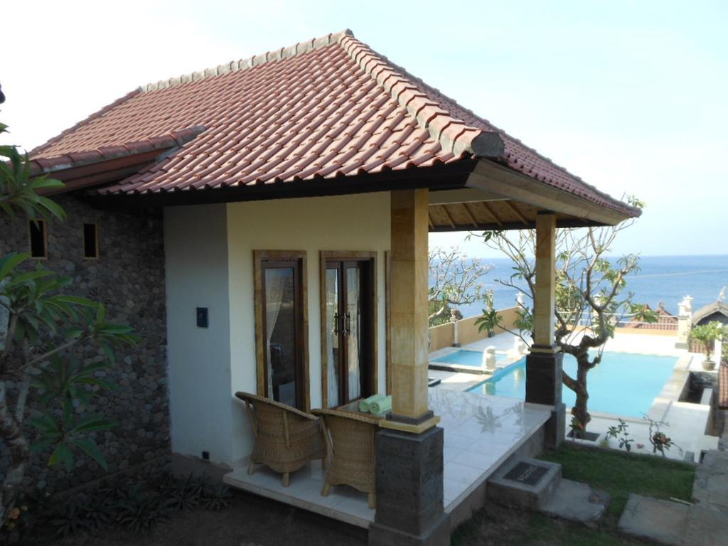 Barong Cafe Bungalow And Restaurant Amed Exterior foto